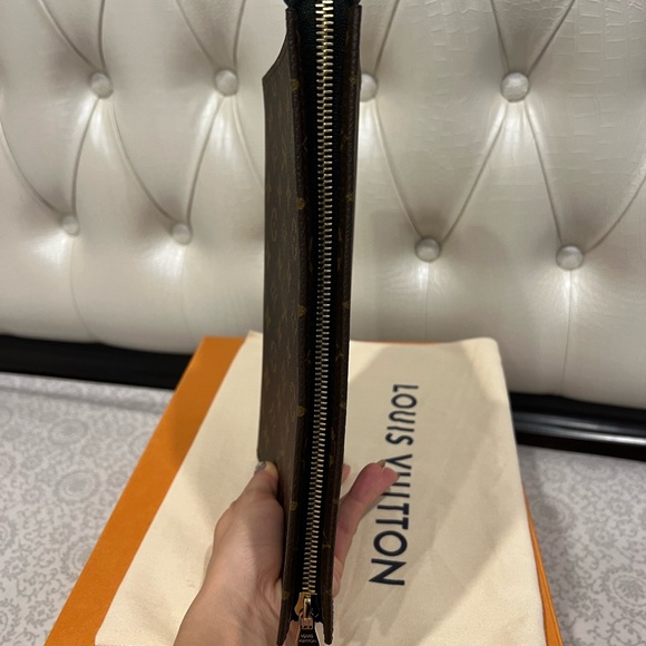 NEW LOUIS VUITTON TOILETRY POUCH 26 POCHE TOILETTE NM M46037 - Picture 11 of 16